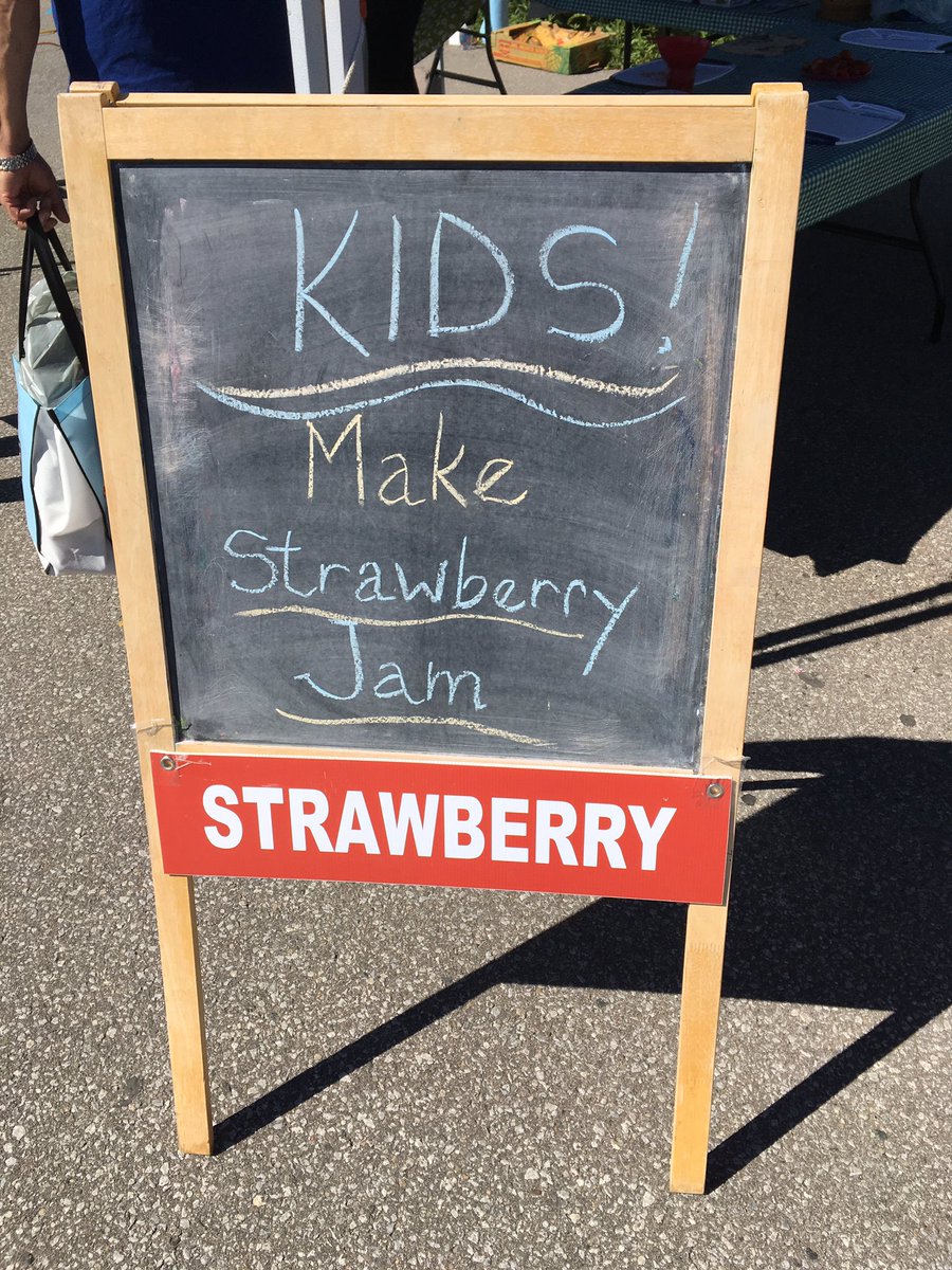 WoodbridgeRPA's tweet photo. Want to learn how to make strawberry jam? Come to @WoodbridgeMrkt and see how it's made. #vaughan https://t.co/ba2xeroxnB