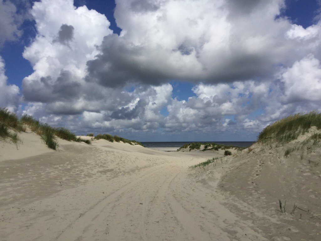AbDonkerFoto's tweet photo. Wat een mooie dag, heerlijk vakantie! (Oosterend Terschelling) @nicolienkroon @weermanreinier @onwukaa @mrmiddendorp https://t.co/z1q6omx6aZ