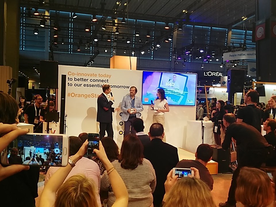 domsilvestre's tweet image. Bravo à #H4D pour leur 3ème place ! Mise en relation avec un médecin à distance. #OrangeStartup #VivaTech