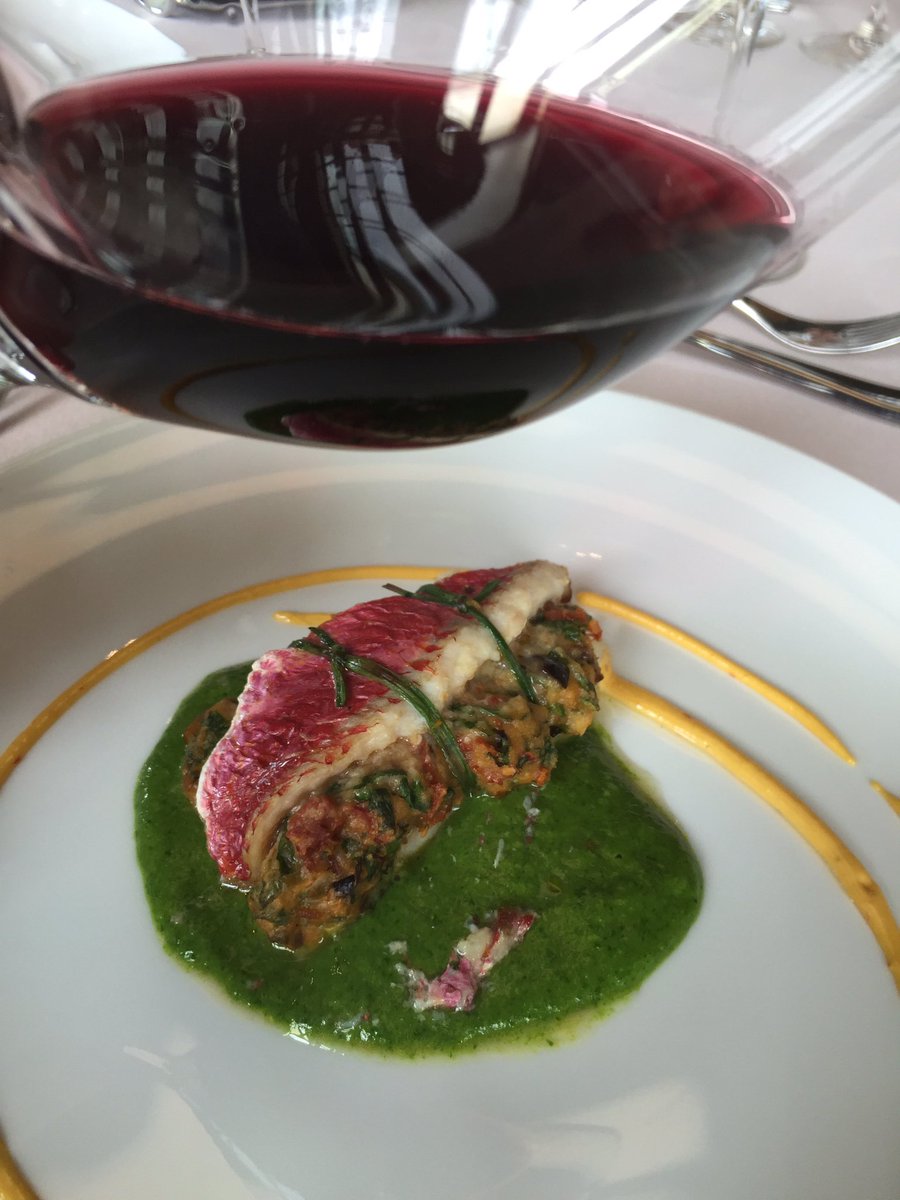 _LeBouchon's tweet photo. Samedi épicurien entre @Ch_Pedesclaux et @Lilian_Ladouys, 2 superbes propriétés de #Pauillac et #SaintEstephe 🍷❤️ https://t.co/o2olJlLUl9