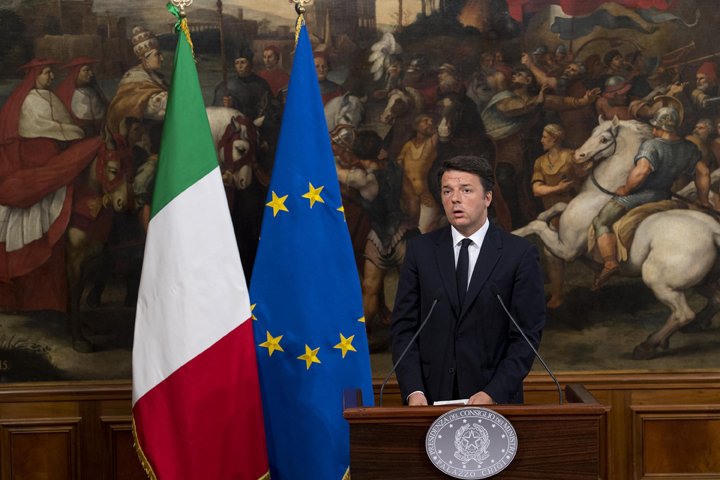 O primeiro-ministro Matteo Renzi fala sobre a morte de italianos em ataque terrorista de Daca. Cláudio Peri/AP