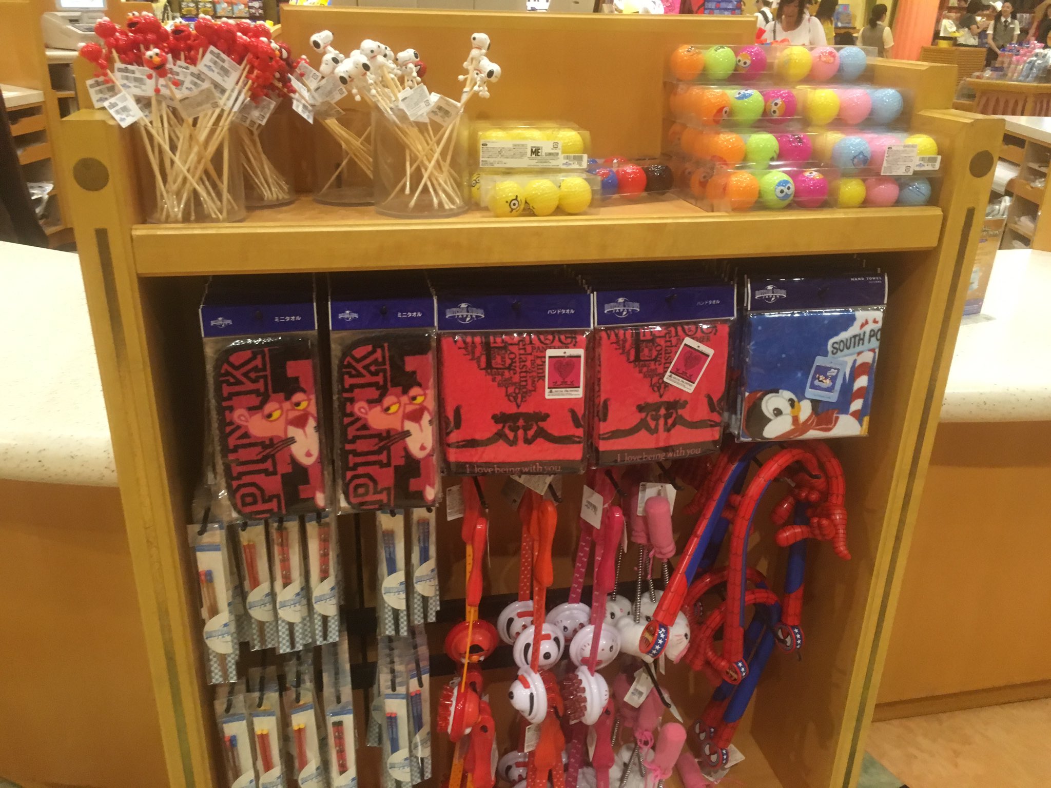 usjのツボ usjで出会った心温まる物語 Sur Twitter Usj ピンクパンサー ピンクパンサーショップが閉店して ピンクパンサーグッズはパーク入ってすぐの左右の大型店にあります しかし まとめてではなく バラバラにおいて 種類も少ない usjのツボ usjで出会った心温まる物語 Sur Twitter Usj ピンクパンサー ピンクパンサーショップが閉店して ピンクパンサーグッズはパーク入ってすぐの左右の大型店にあります しかし まとめてではなく バラバラにおいて 種類も少ない