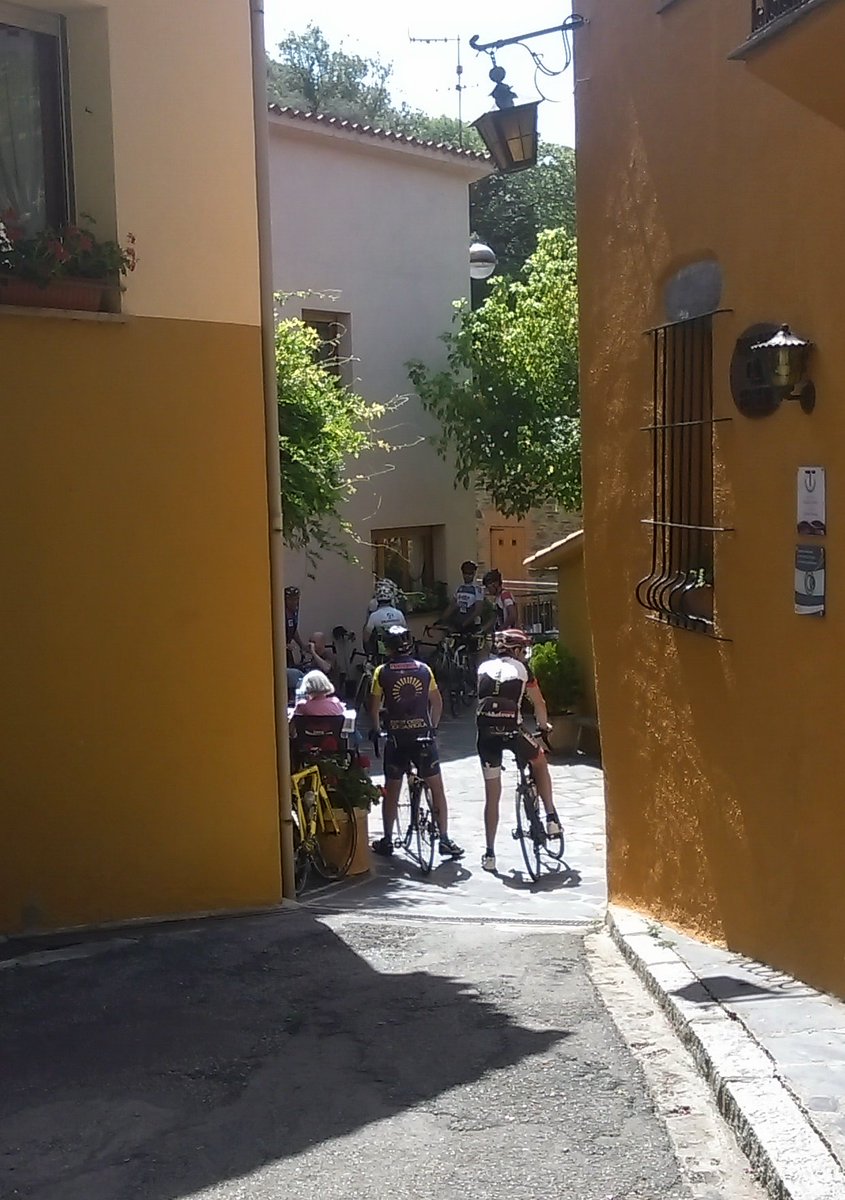 Toni_Calvo's tweet photo. Sortideta amb el Club de 140 kms. Pujada al #CollDeSantaHelena per #SantaFeDelMontseny https://t.co/pG63ImxYSk