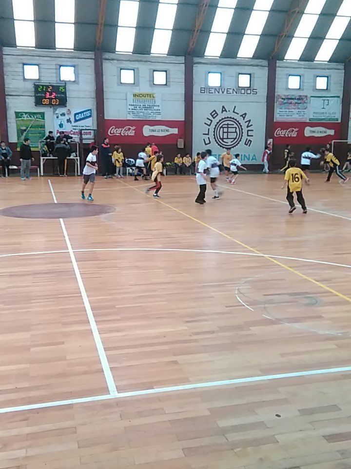 MatiasFerrara99's tweet photo. Vamos los pibes ;)
#HandballLanus https://t.co/N1z9qGisrj