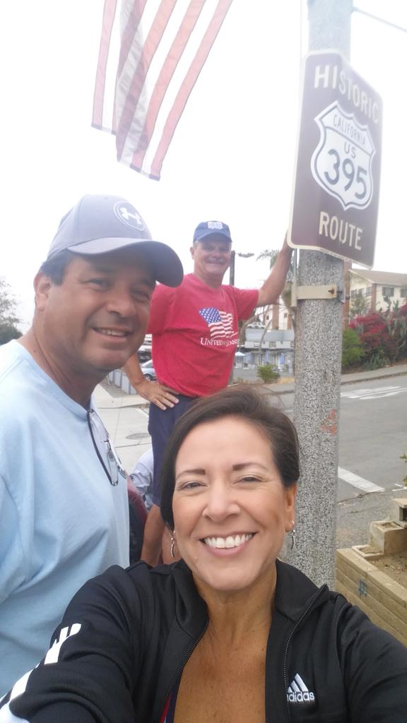 theorganicsuite's tweet photo. Hanging with the flag hangers! Only in small town #america #fallbrook #California #4thOfJuly #SanDiego https://t.co/Kaajsa5xF6