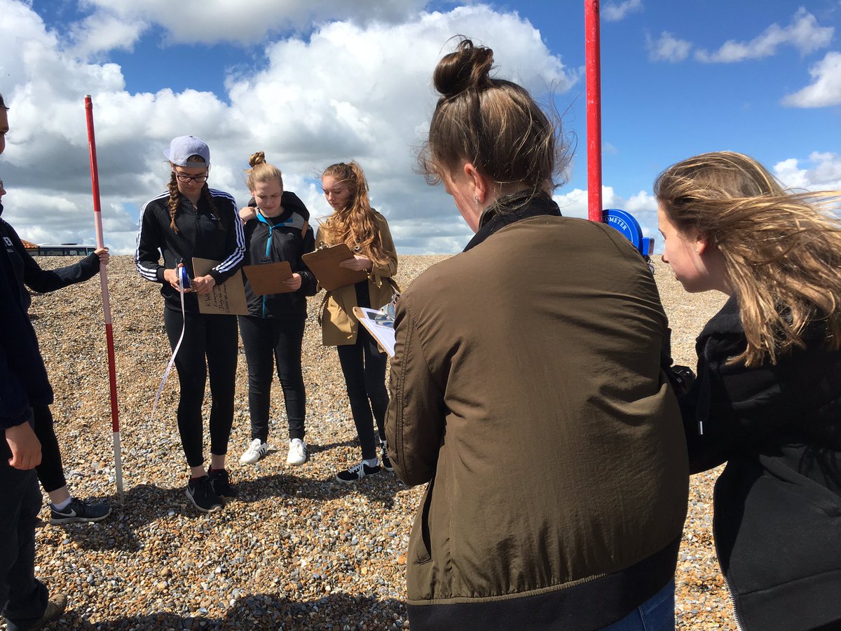 GeogLangley's tweet photo. @langleyschool Yr10 measuring beach profiles! 
@Kingswood_  @OverstrandHall 
#fieldwork #geography https://t.co/wC6Iko4jBN