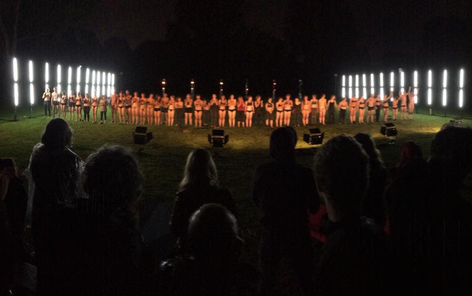 MULTITUD in het Erasmuspark. Vanavond nog een ronde. Zien we jou daar? #julidans #amsterdam #westwaarts