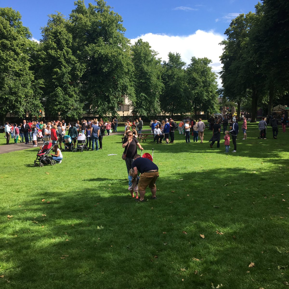 HumanJukeboxDJ's tweet photo. Hello #sunshine... It's request time... Roll up roll up...  #LMC16 https://t.co/PigHckXXz0