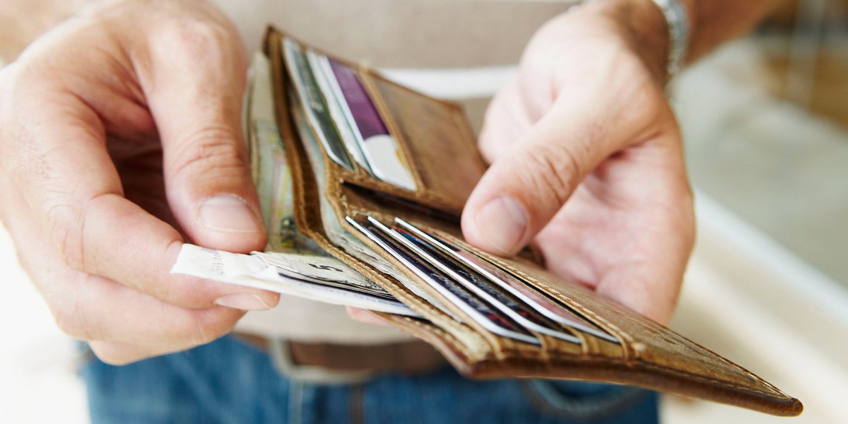 Cop quietly pays for family's essentials after shoplifting bust huff.to/29de1Jm