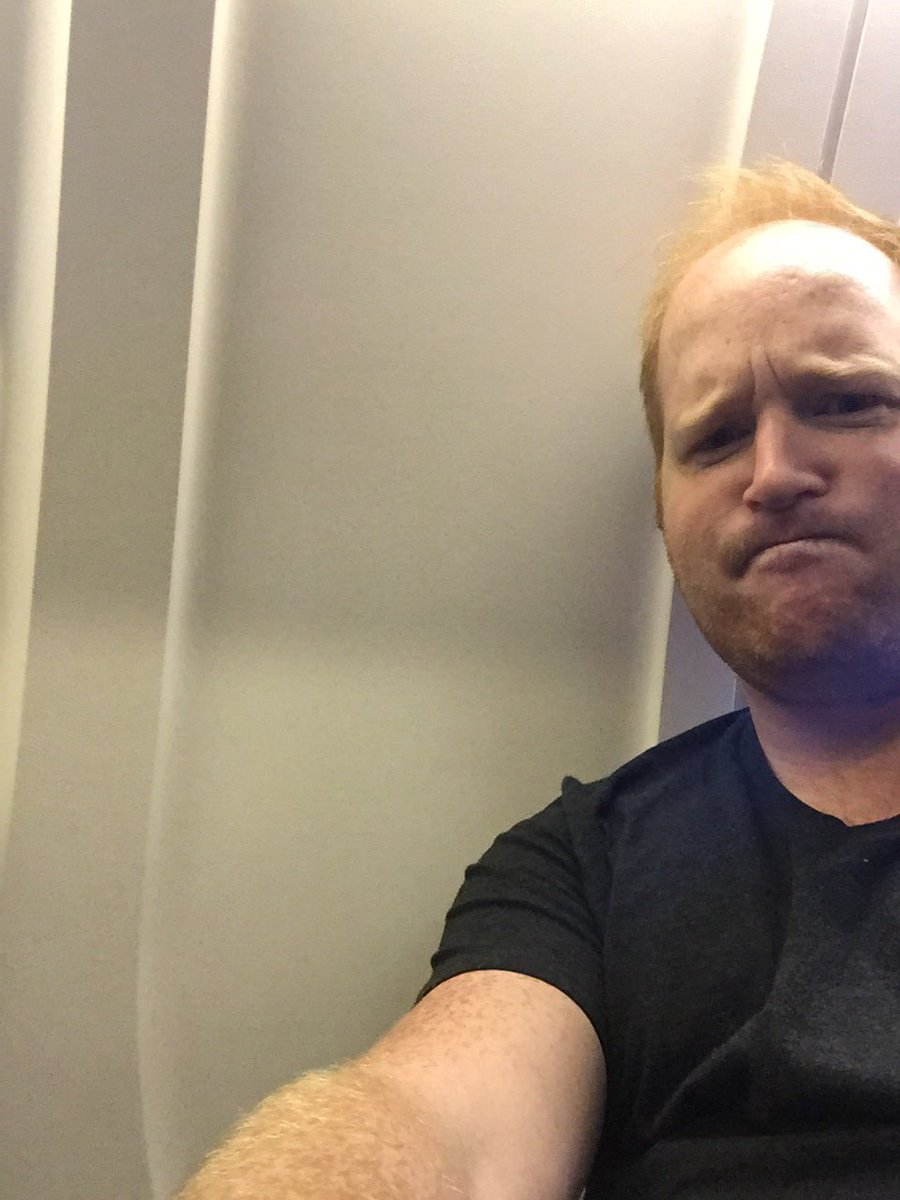 FaceyGing's tweet photo. Hey @AirCanada my window seat has no window #revolution https://t.co/FFzHfFme4q