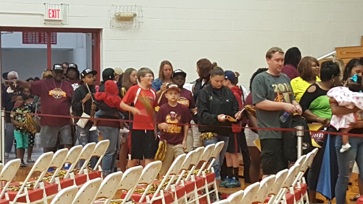 KXEORadio's tweet photo. Doors are open for Tyronn Lue's Home Court! https://t.co/lJYFXhjloa