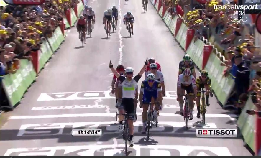 LeTour's tweet photo. Cavendish pour la 27ème ! / 27th TDF stage win for Cavendish ! #TDF2016 https://t.co/ROP1FXwOtN