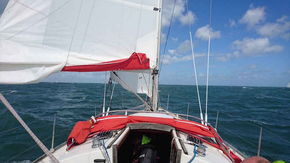 YachtEllida's tweet photo. #Ellida still racing hard approaching Bembridge @RoundtheIsland #RTIR #RaceForAll What a great day! https://t.co/meqZhiaJpZ