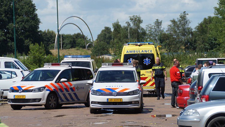 omroepbrabant's tweet photo. Pool (23) door het lint op #Droomgaard na ontslag: agente gestoken, medewerkers gewond: https://t.co/7ODxeDq5P6 https://t.co/dfxQC8Yfgt