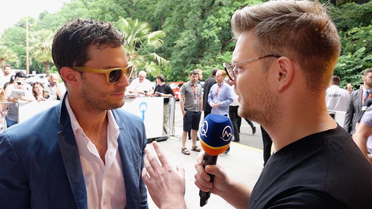 jamiedornanpt's tweet image. #JamieDornan being interviewed by @borisprso this morning @kviff #KarlovyVary