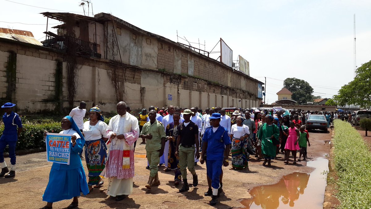 LouisAmoke's tweet photo. Enugu Catholic faithful held peaceful Rosary procession within church premises over herdsmen issues in d state https://t.co/VCwGPe4Jwf