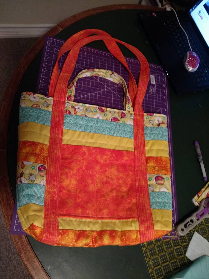 DBernadette1979's tweet photo. my 3rd bag following Jenny's tutorials, I've added different things with each :) I love this one!! @MissouriQuiltCo https://t.co/k6q8ZuI2jk