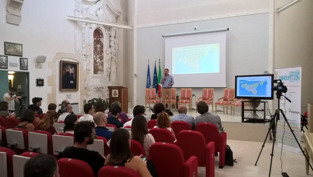 startup_italia's tweet photo. Il Sud vola: l'esperienza di @alecacciato e della sua Sicilia di innovazione, raccontata a #ID16 @EdisonNews https://t.co/lGdb9sGRIn