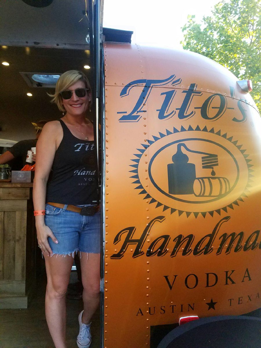 FahlerAmber's tweet photo. The event was a hit, thanks Tulsa #titosontour #creativecocktails @TitosVodka https://t.co/uKGWC2bsqn