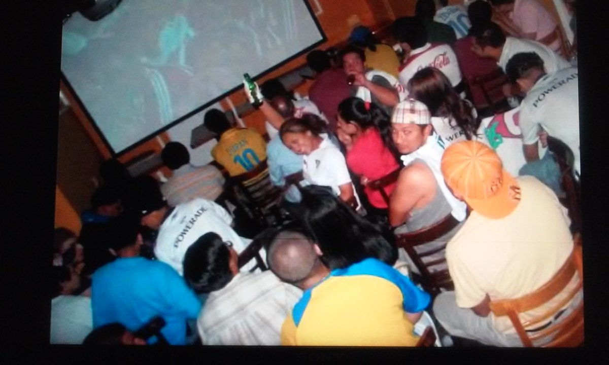CentralesNYC's tweet photo. 8 años han pasado y aquí una foto del recuerdo.. QUEREMOS OTRA ESTRELLA 🏆#Final2008 https://t.co/JOpEbLIpGV