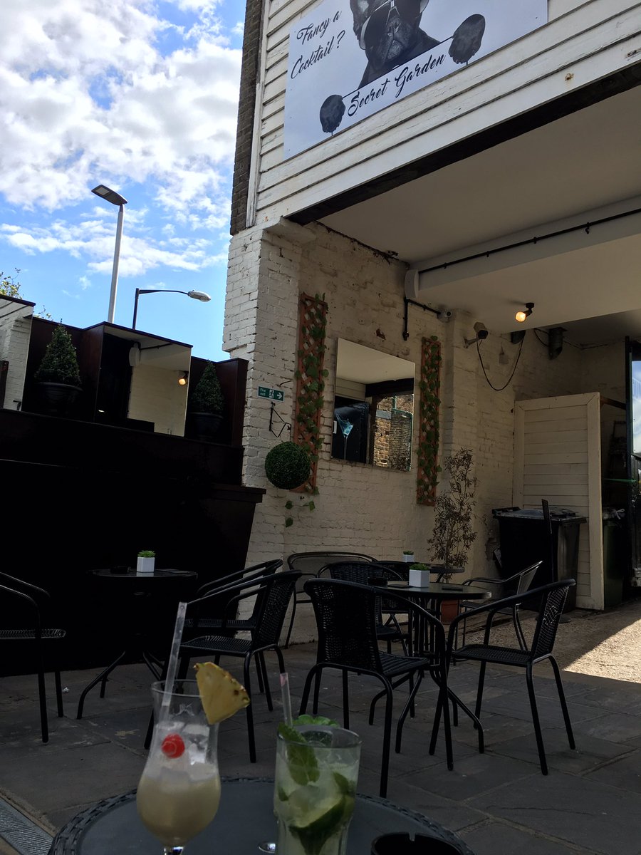 vrsanicoltd's tweet photo. Cocktails @lyfelounge huge thumbs up would recommend 👍🏼☺️ https://t.co/UMOsjpuAAu