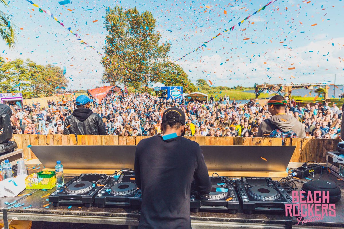 IntervisualLP's tweet image. #SPECIALEFFECTS @Beachrockers #FESTIVAL #CONFETTI #CO2JETS i.o.v. @KooystraPro INTERVISUAL.NL