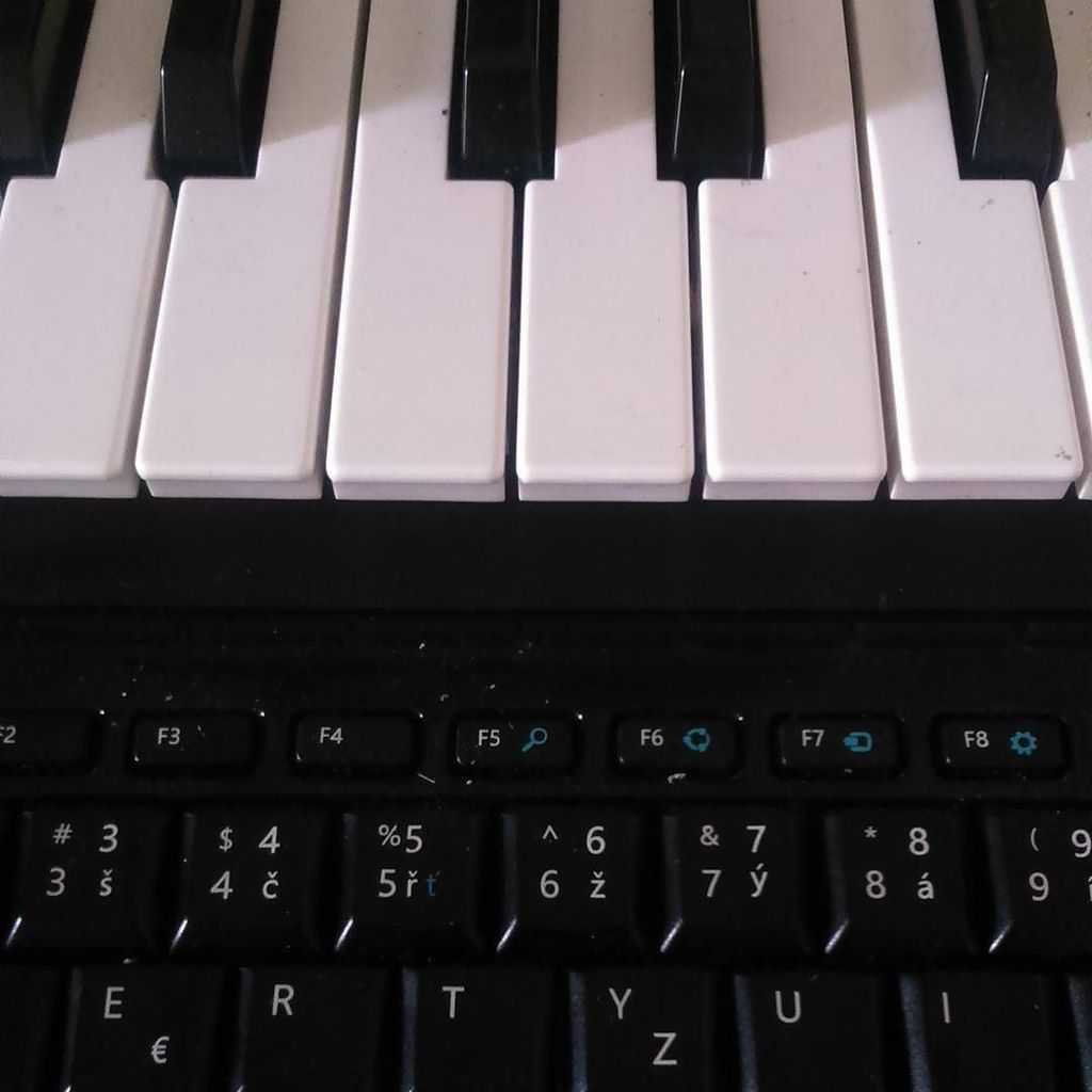 pavelantolik's tweet photo. Choose your keyboard #music #keys #keyboard #midi #producer #2nine #brno https://t.co/C5Ru8J5AJs https://t.co/OxkAuDafUw