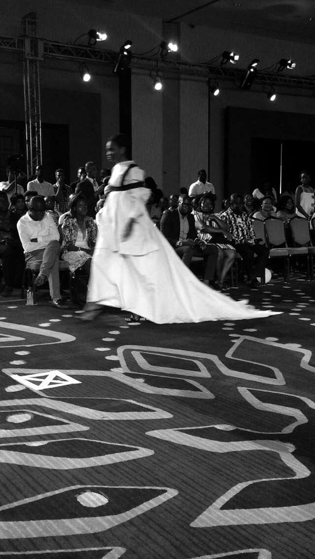 Circumspecte_'s tweet photo. .@stevefrenchvo closes the #RGFS2016 with DRAMA. #Fashion #Style #Ghana https://t.co/UzoiLdBzzW