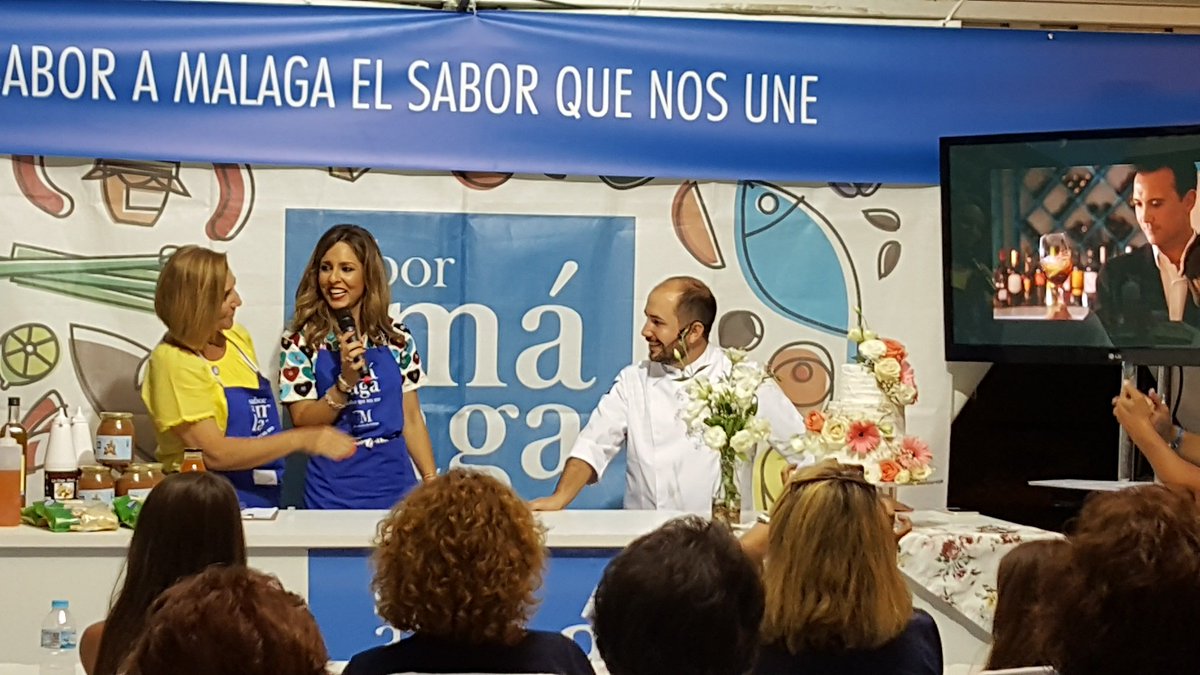 cuquita1982's tweet photo. En #Torrox Feria de @SaboraMalaga con las #tartas de #RobertoSoler Colaboraron @AguaLeonor y @sandraextrem @jfgesp https://t.co/OT2AGWul9b
