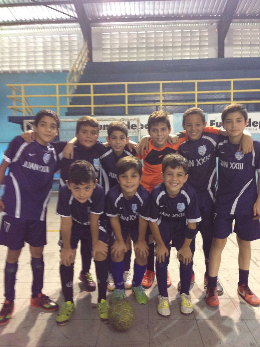 vanessanaranjom's tweet photo. Ya en Semifinales! Arriba campeones @colegiojuan23 @sedejuanito @CEJuanXXIII https://t.co/A1LMaiAJeT