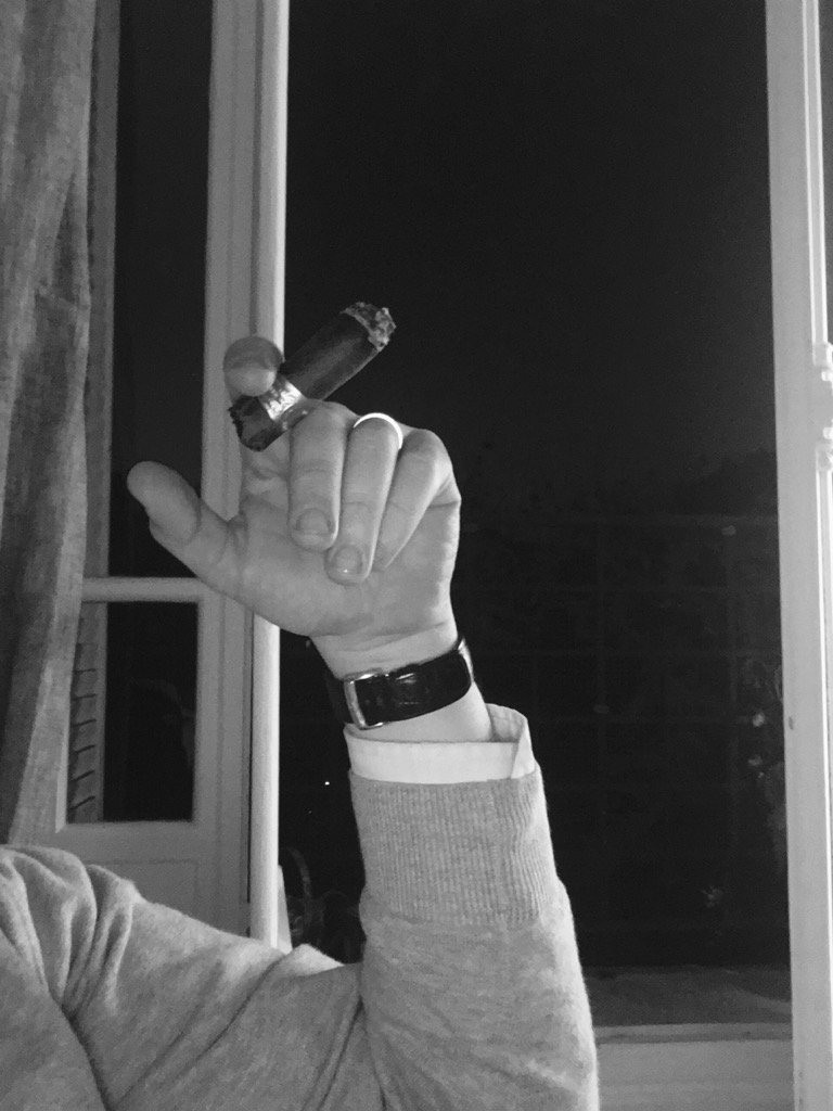 Plaisir de nuit #cigars #night avec <a href="/AiguesBelles/">Domaine AiguesBelles</a> #vin #wine