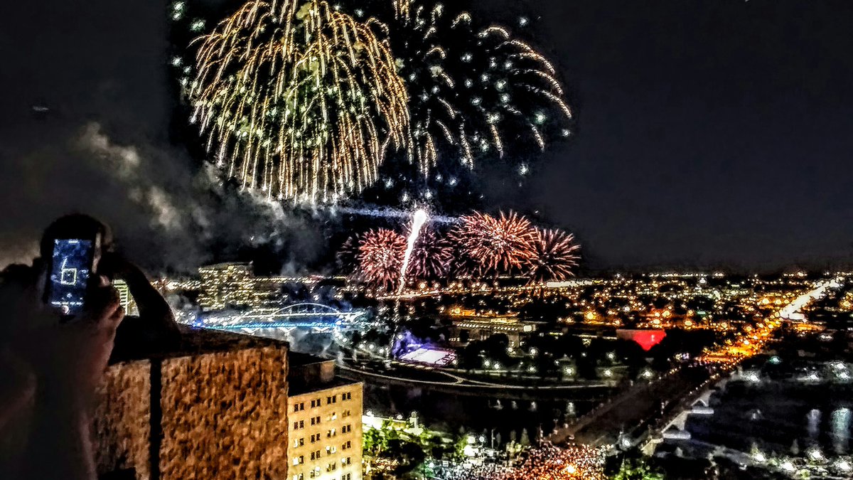 Best fireworks ever in Columbus!@rwandboomcbus  thanks <a href="/ColumbusPolice/">Columbus Division of Police</a> for keeping us safe