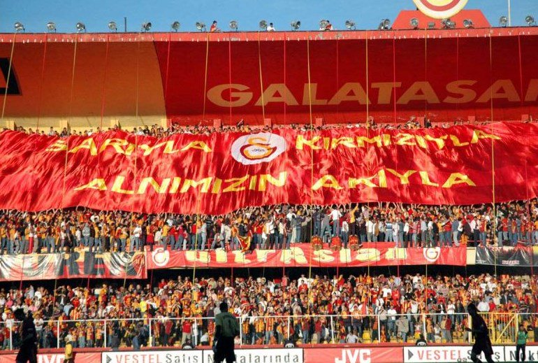 webaslan's tweet photo. Sonra dedim ki; ''İyi ki Galatasaray'lıyım...'' https://t.co/obrNSJLMzE