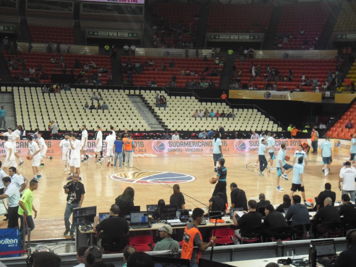 ya inicio el partido ARG-URU semi-final del #Suramericano2016 <a href="/acasallenafm/">A Casa Llena</a> <a href="/Oyeven_Radio/">Oyeven_Radio</a> @radar96fm <a href="/albaciudad/">Alba Ciudad 96.3 FM 📻🇻🇪🎶</a>