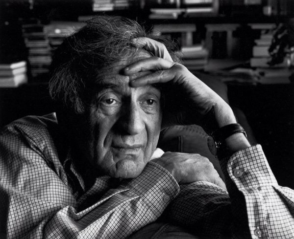 LeMondeHistoire's tweet photo. «Ceux qui ne connaissent pas leur histoire s'exposent à ce qu'elle recommence.»
-Elie Wiesel https://t.co/7m12QIr3nQ
