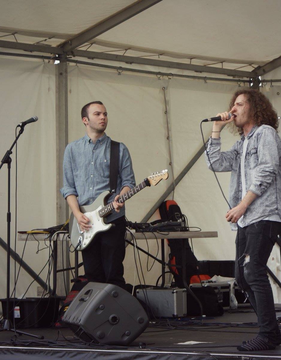 SantaFeSamplers's tweet photo. We had a great time at EastBrookend Country Fair! Thanks to everyone that turned up, despite the muddy fields. #rock https://t.co/oEHaa3eTzn