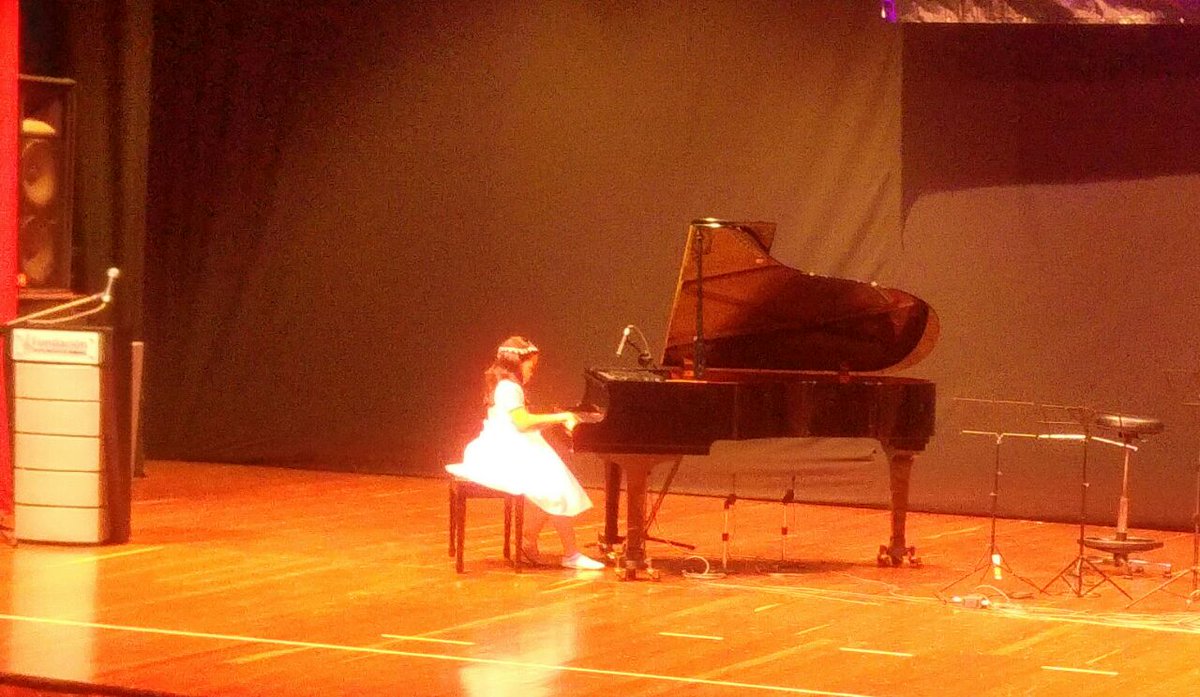 proantioquia1's tweet photo. Felicitaciones @FundacionIY por la magnífica labor de construir sociedad desde la música #JuniorOriginalConcert 👏👏👏 https://t.co/d65SvPwB3p
