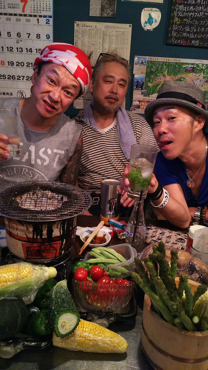 オホーツク北見焼肉のっけ 高円寺 本店 お疲れ様です 今夜は北見パワーで乗りきりました 北見出身でミッシェル ガンエレファントのドラマー久原さん そのお友だちで先輩のブランキー ジェット シティの中村達也さんが来てくれました ありがとうございます オホーツク北見焼肉のっけ 高円寺 本店 お疲れ様です 今夜は北見パワーで乗りきりました 北見出身でミッシェル ガンエレファントのドラマー久原さん そのお友だちで先輩のブランキー ジェット シティの中村達也さんが来てくれました ありがとうございます