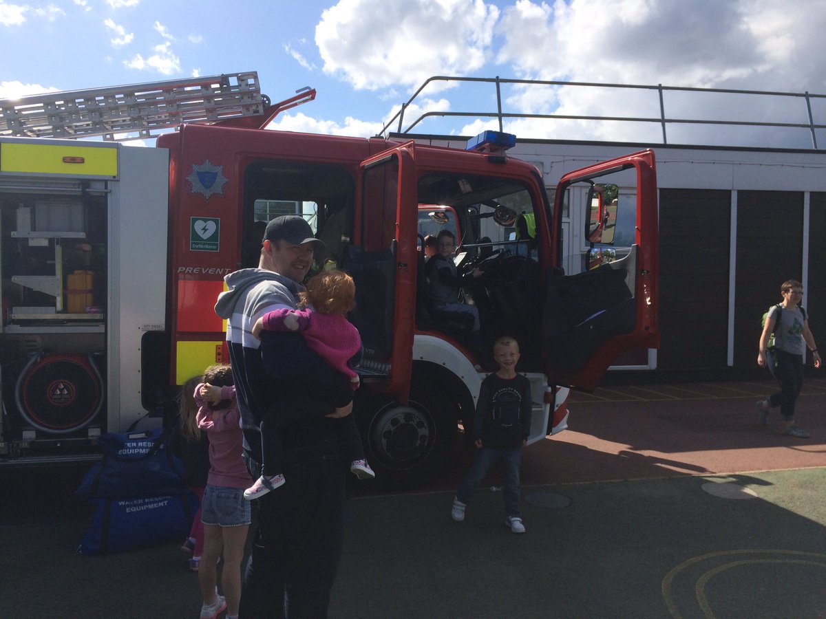 WokinghamRoadFS's tweet photo. 2/2 beechwood primary school fate. #comunitysafety #firesafety https://t.co/IkrYoAdiUj