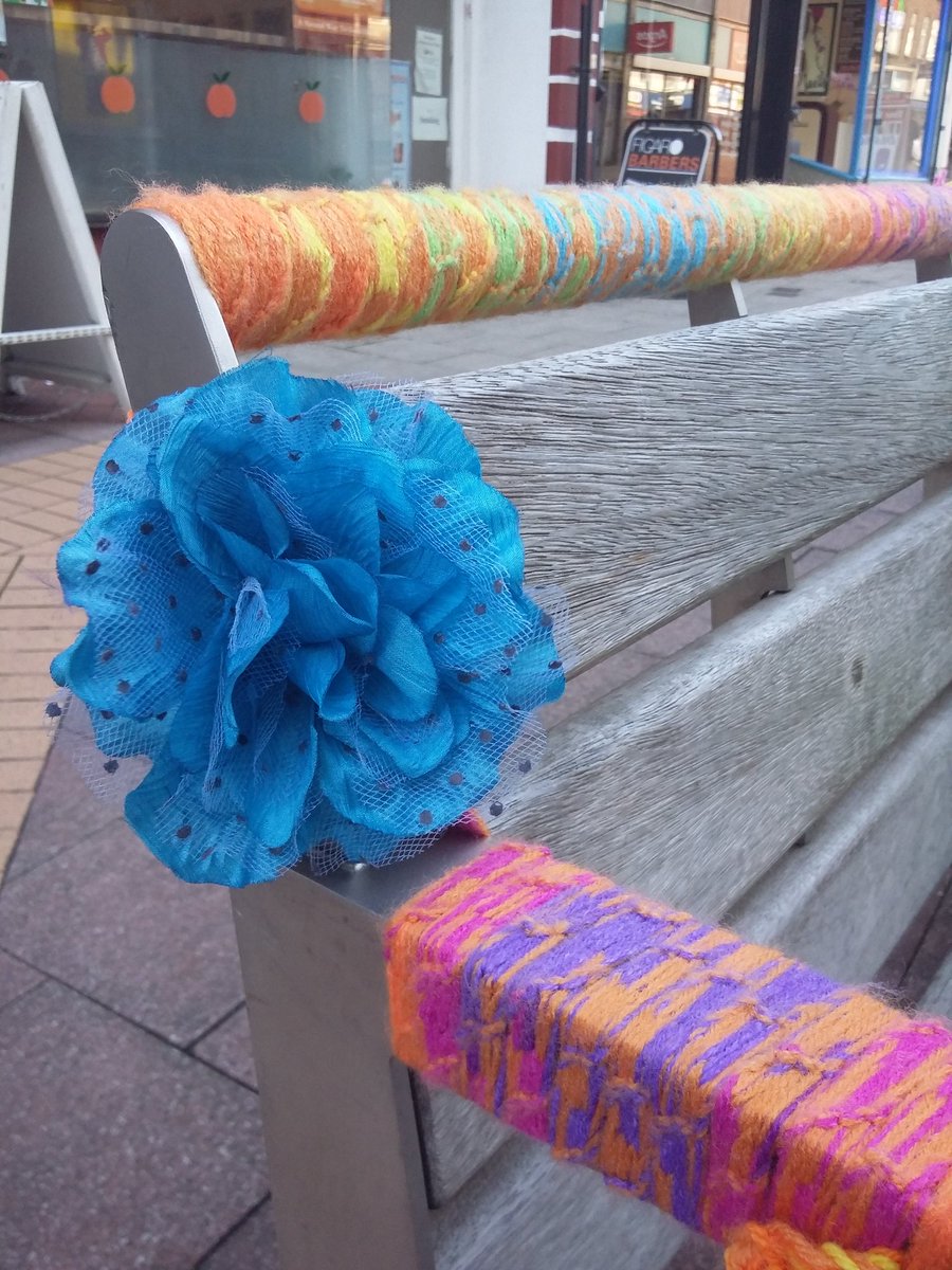 WireSamia's tweet photo. #FingaNinja2016 something pretty knitty's going on in #Sutton @OppSutton @EnjoySutton @SuttonCouncil @suttonvoice https://t.co/3E9mkJVL3m
