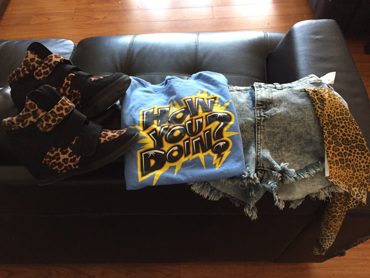 Channeling my inner Carmella next week at #WWElive in #toronto 😍🙌 @CarmellaWWE #howyoudoin