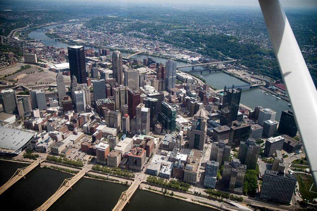 scenicstates's tweet photo. Learning to fly in a #smallplane over #pittsburgh #pennsylvania #icanfly #50states #threerivers #usa #travel https://t.co/oh1MFwokdV