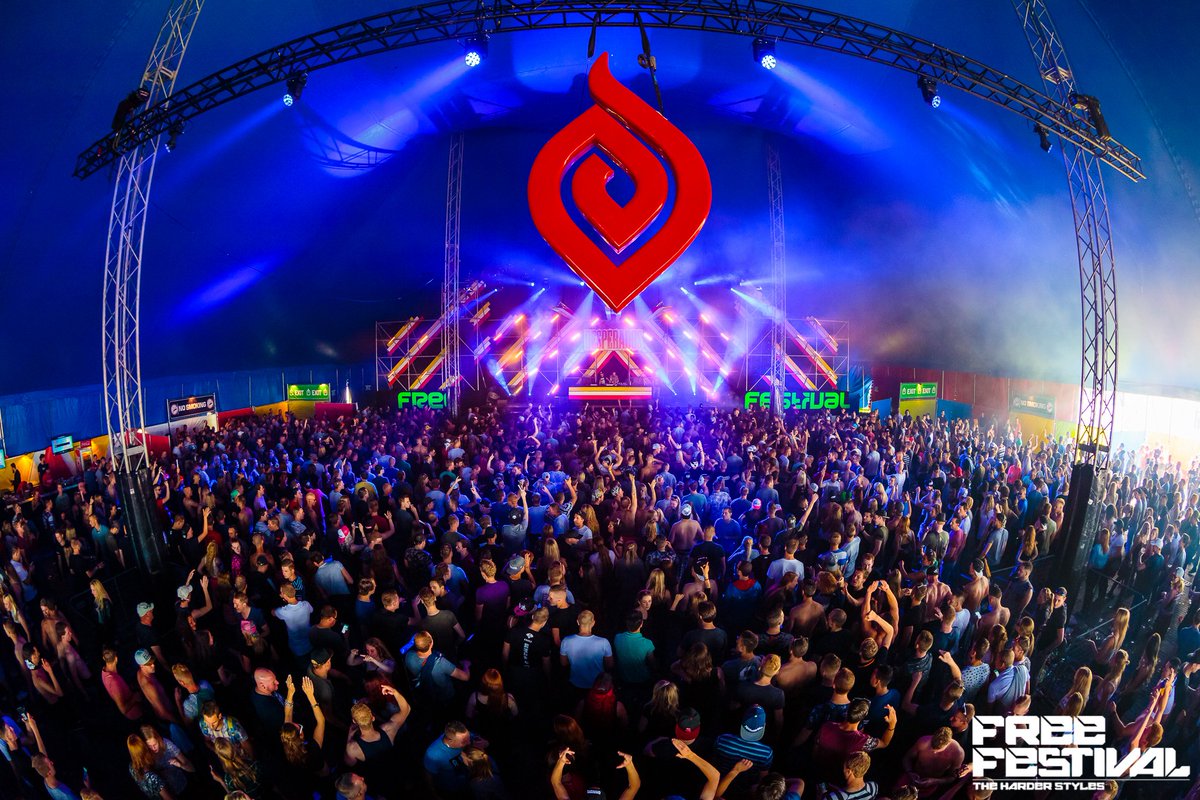 No stopping in the hardstyle area! <a href="/DjChainReaction/">Chain Reaction</a> &amp; <a href="/Artifact_NL/">Artifact</a> on full force! #FreeFestival2016