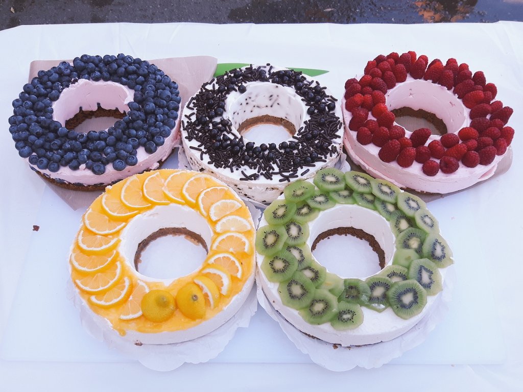 #olympicrings cheesecakes courtesy of <a href="/KatieSteenman/">Katie Steenman</a> at our #OlympicSendOff potluck brunch #rowviccity #yyj