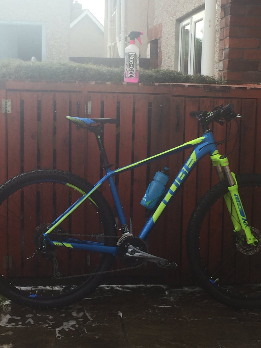 tux1991's tweet image. Mountain was a tad muddy today! Took almost half a bottle of @muc_off to get the @cube_bikes Analog cmpt clean again