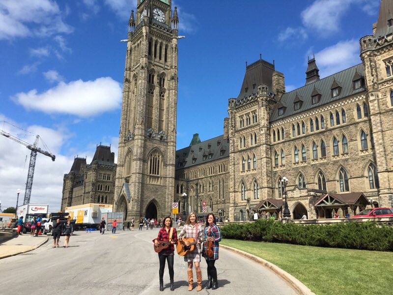 TrentSevernBand's tweet photo. Our #Ontari-ari-o tour was not complete without a stop @parliamenthill #TakeMeBack @eplatero #Ottawa #CanuckCore https://t.co/SPE0ZLAdjW