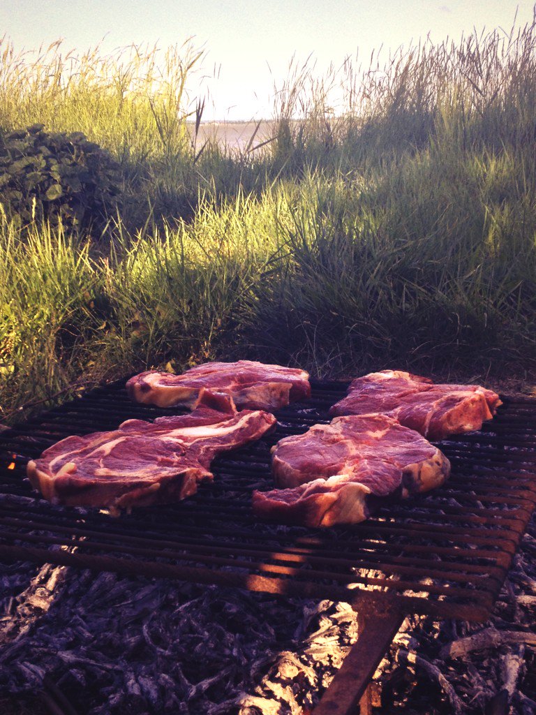 Winesup's tweet photo. La journée se finit en beauté au bord de la Garonne ;-) @Ch_Pedesclaux https://t.co/hAmqDoguZB