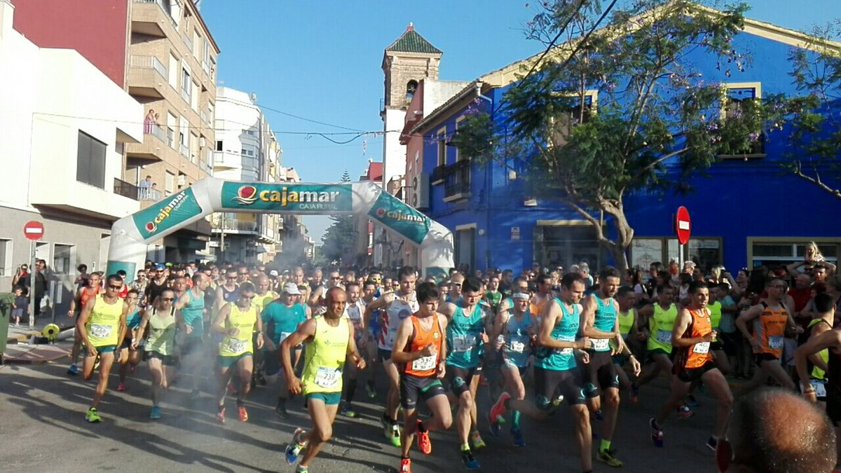 InfoMareny's tweet photo. Comença la #IXVoltaMareny! Un miler de persones plenen els carrers del Mareny. https://t.co/V0VGhmtsl9