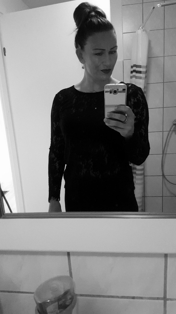 MariaHougaard's tweet photo. Yesterdays look when going out with Friends 😊 https://t.co/aSgoCmV5Pa