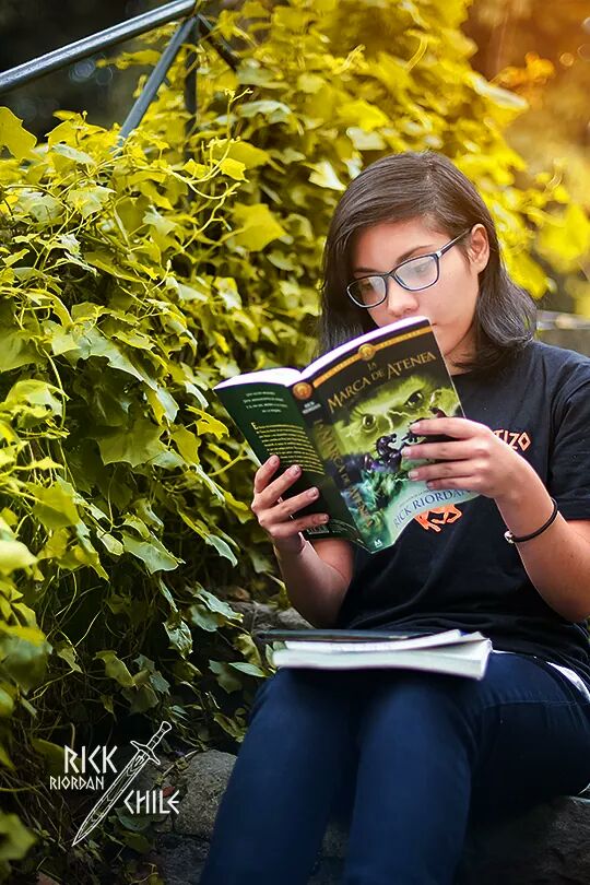 RRiordanChile's tweet photo. @camphalfblood #BlackIsTheNewOrange :D https://t.co/30SsCY9tP1